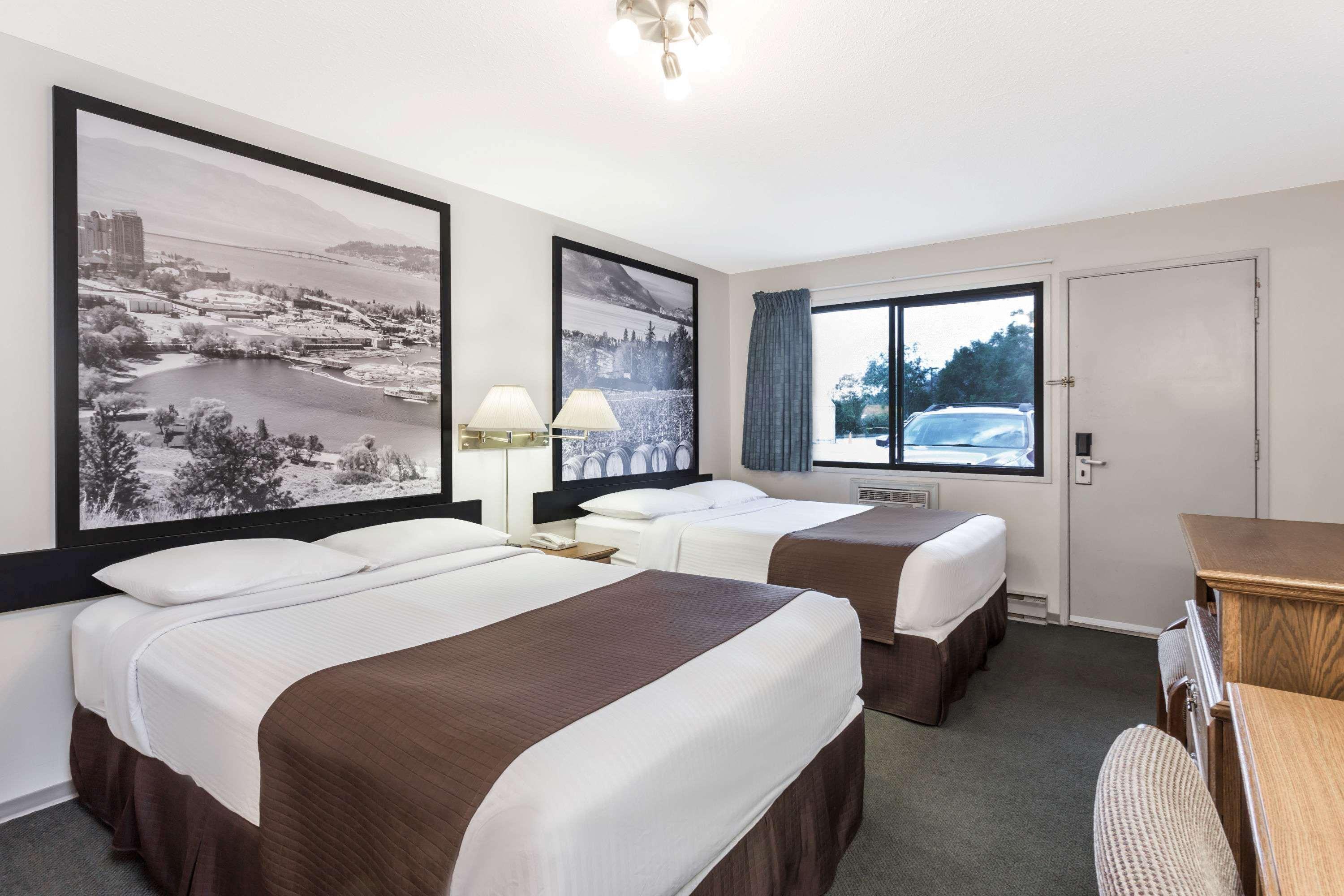 Super 8 By Wyndham Kelowna Bc Eksteriør bilde