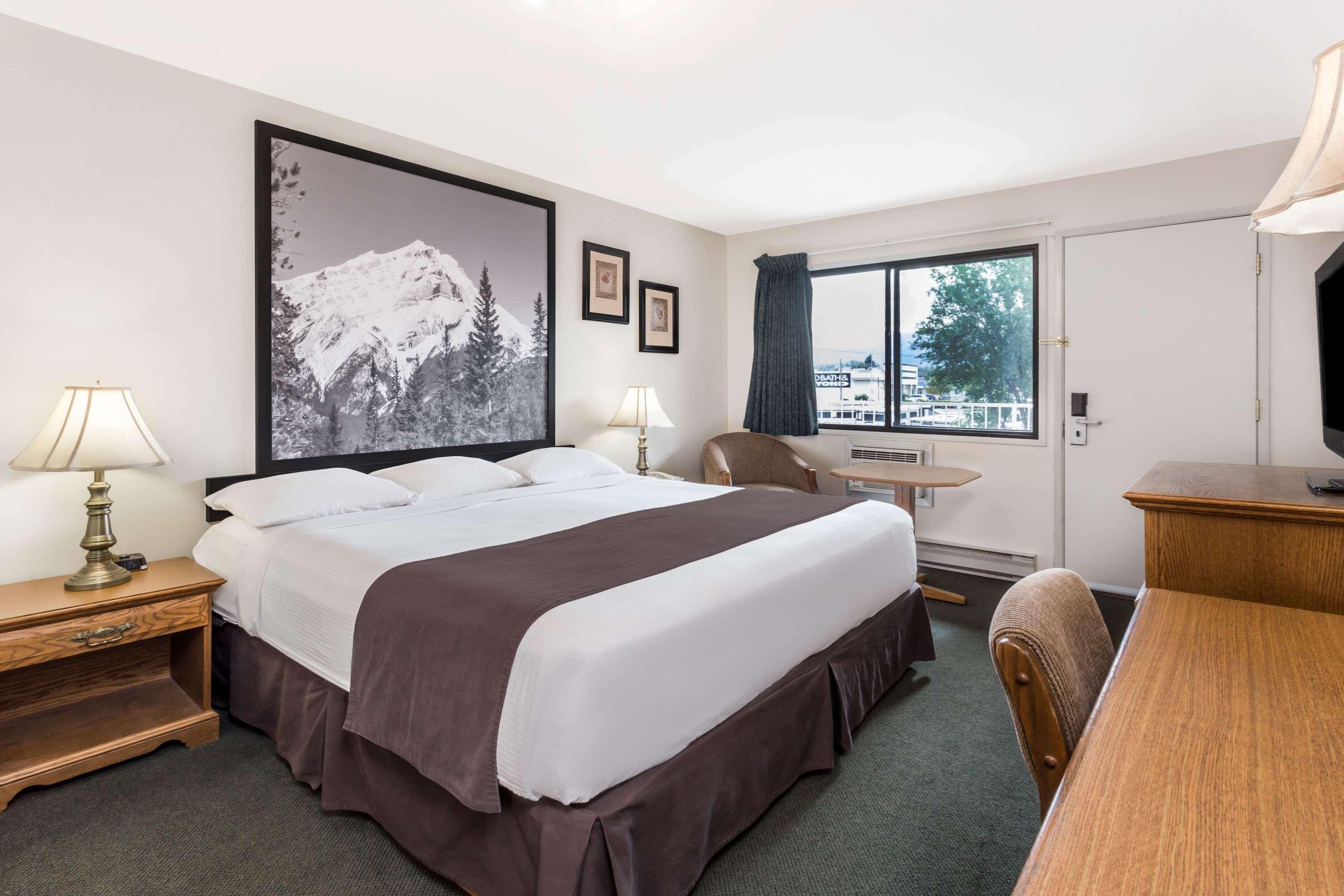 Super 8 By Wyndham Kelowna Bc Eksteriør bilde