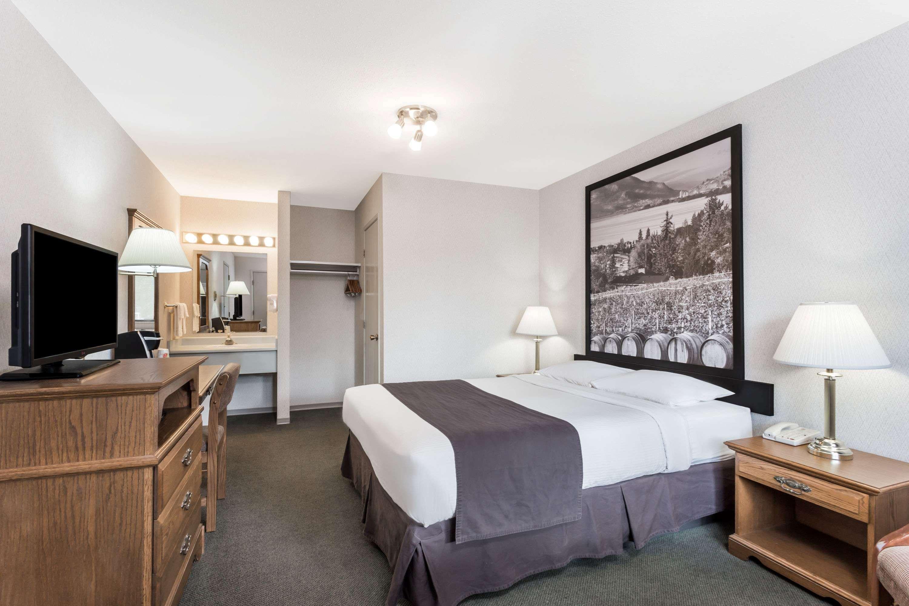 Super 8 By Wyndham Kelowna Bc Eksteriør bilde