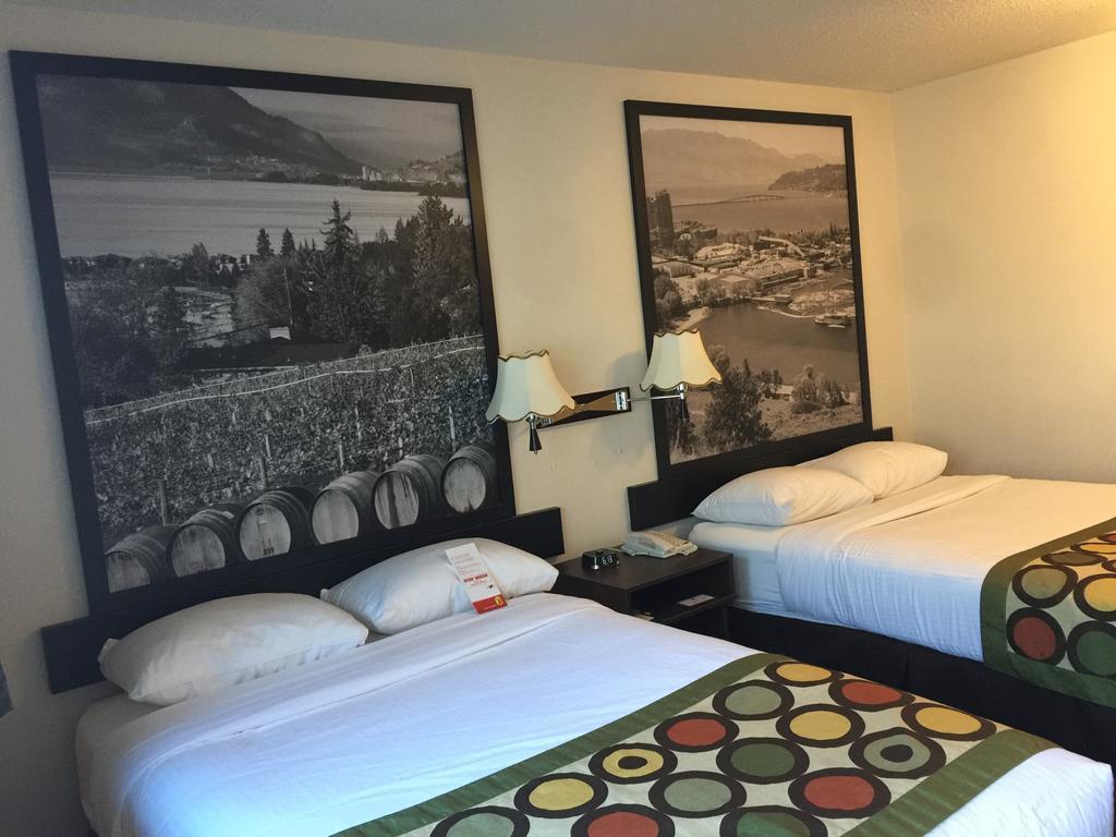 Super 8 By Wyndham Kelowna Bc Eksteriør bilde