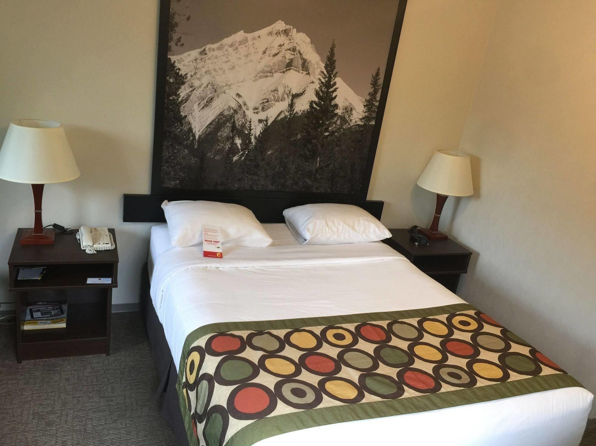 Super 8 By Wyndham Kelowna Bc Eksteriør bilde