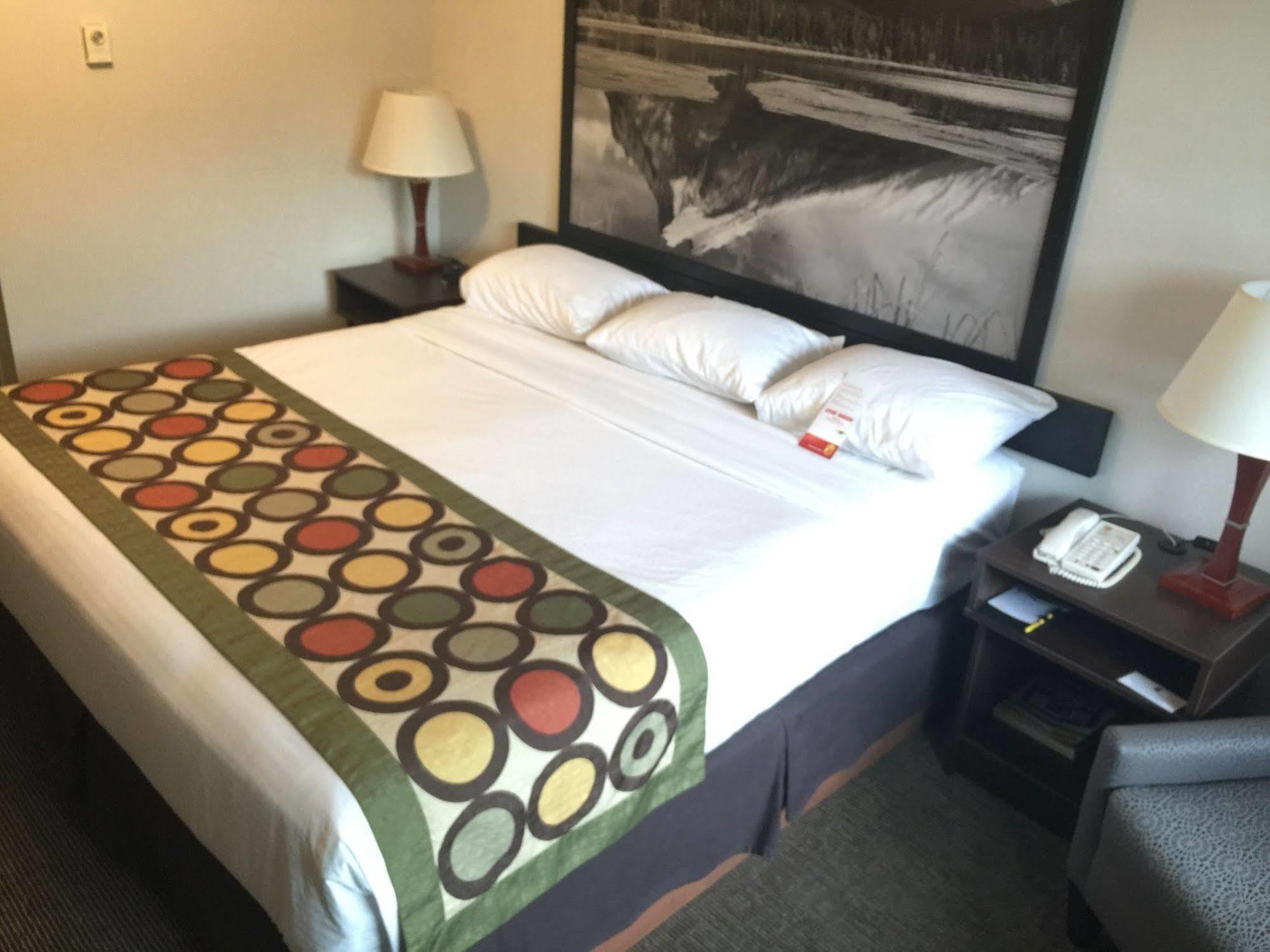 Super 8 By Wyndham Kelowna Bc Eksteriør bilde