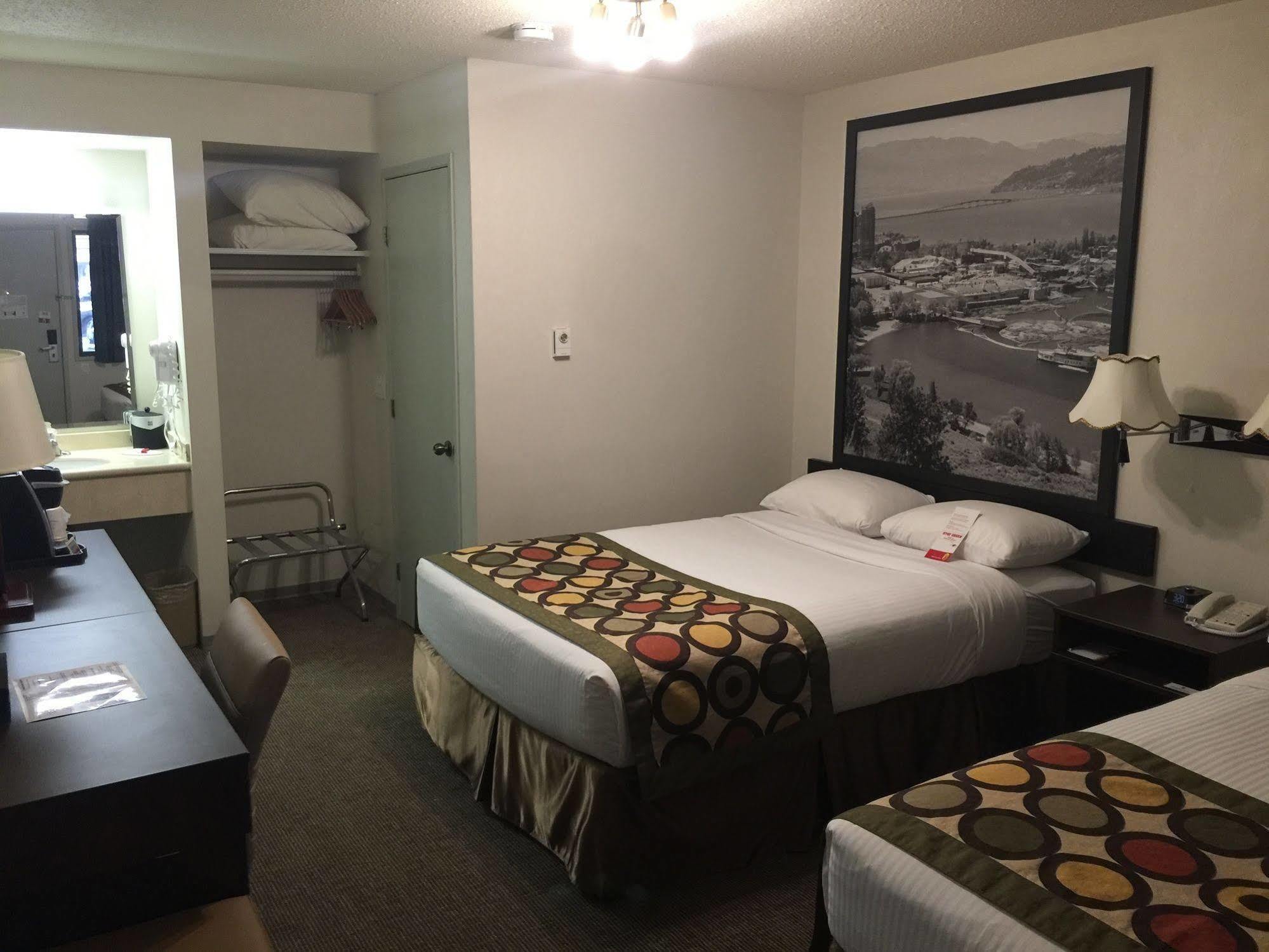 Super 8 By Wyndham Kelowna Bc Eksteriør bilde